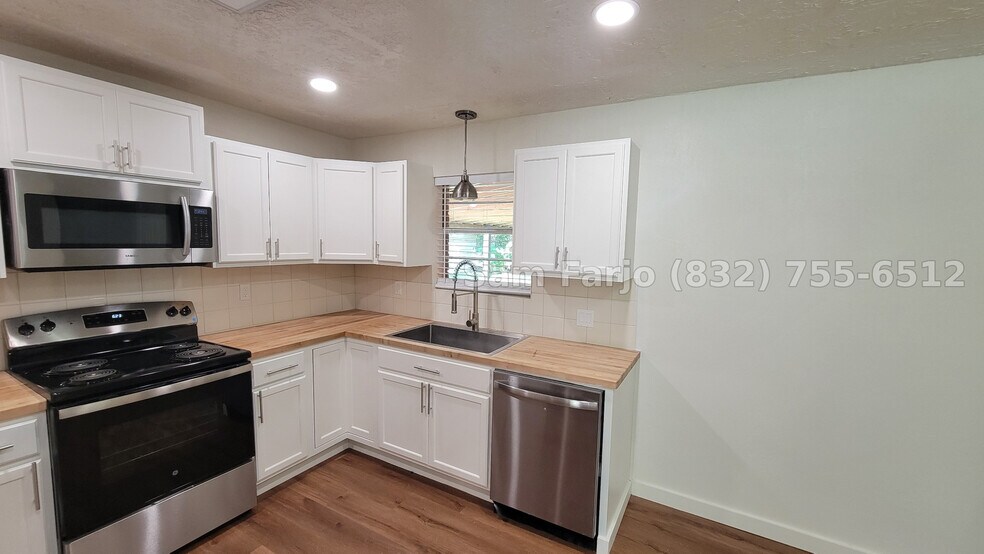 Building Photo - 2100 Hill Top Ct