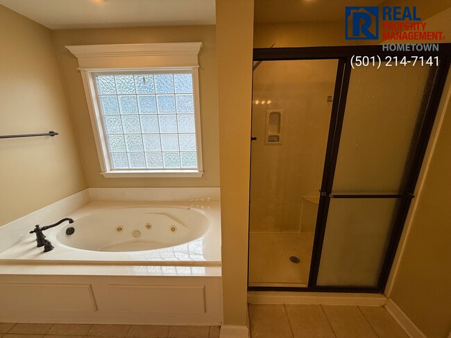 Building Photo - 1609 White Oak Cir