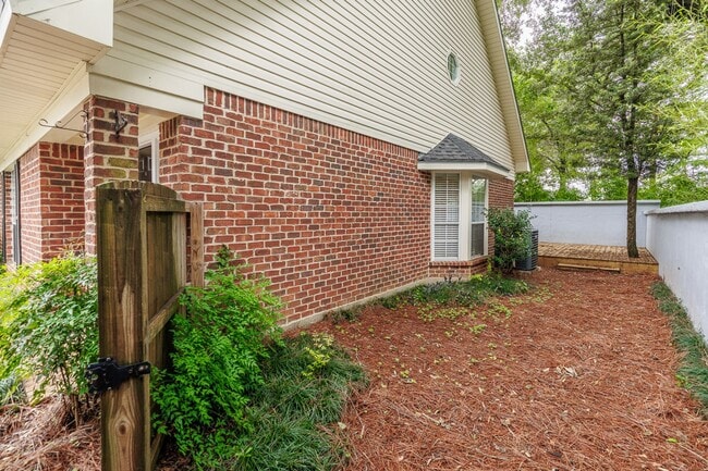 Building Photo - 3/2 Townhouse near USA! GATED! Students Welcome!