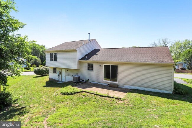 Building Photo - 1803 E Beech Rd