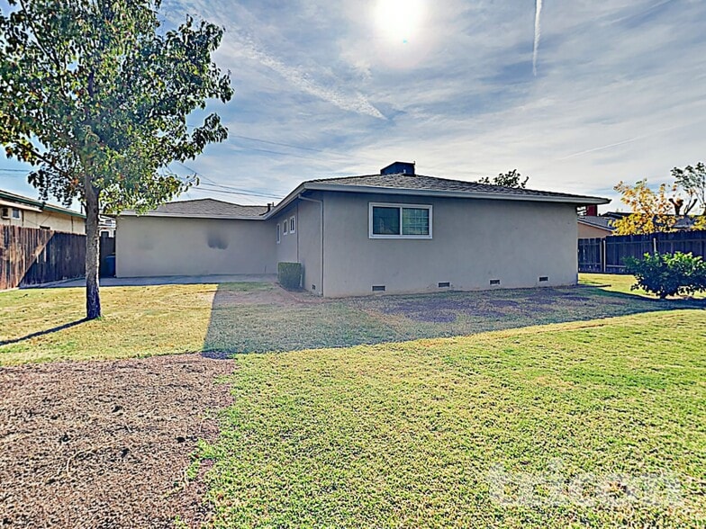 Building Photo - 1901 Georgina Dr