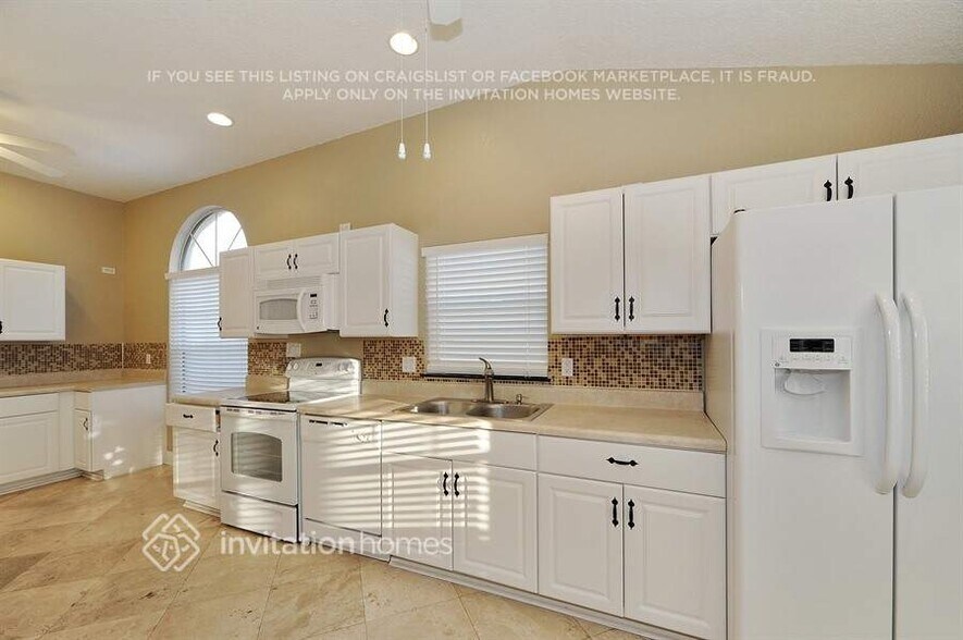 Building Photo - 8945 Bayaud Dr