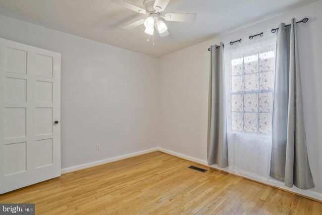 Building Photo - 5758 Biscayne Dr