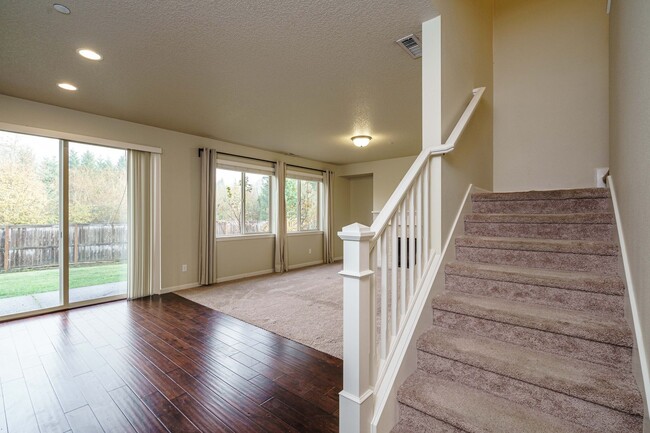 Building Photo - March Move In Special $500 Off Move In Fee...