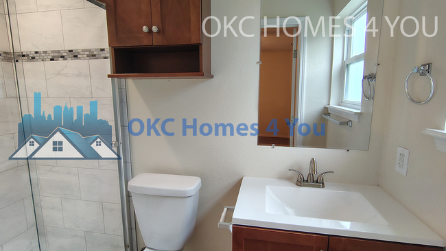 Building Photo - Live in Mustang and save $650 off the first full months rent!