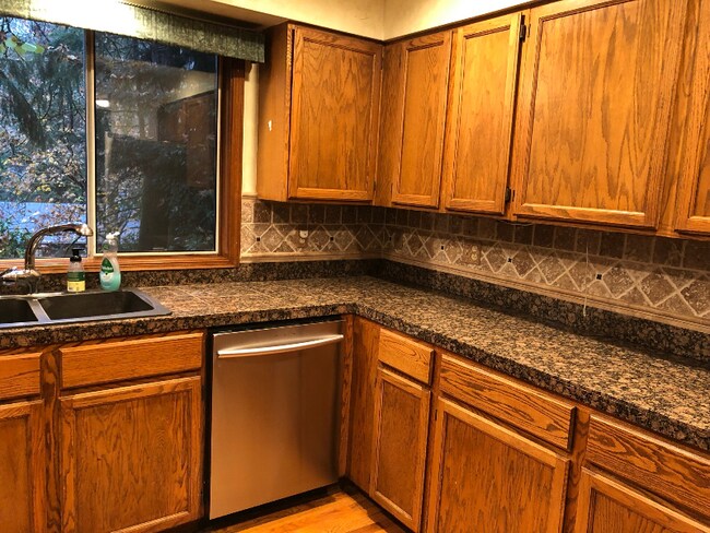 Building Photo - 10336 NE 201st Pl