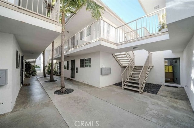 Building Photo - 625 Amapola Ave