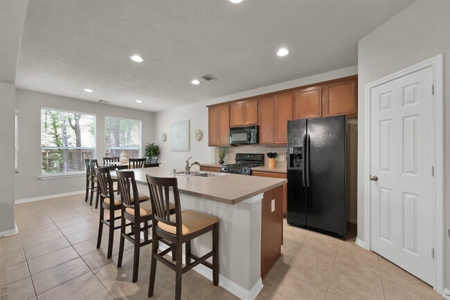 Building Photo - 15 Aquiline Oaks Pl