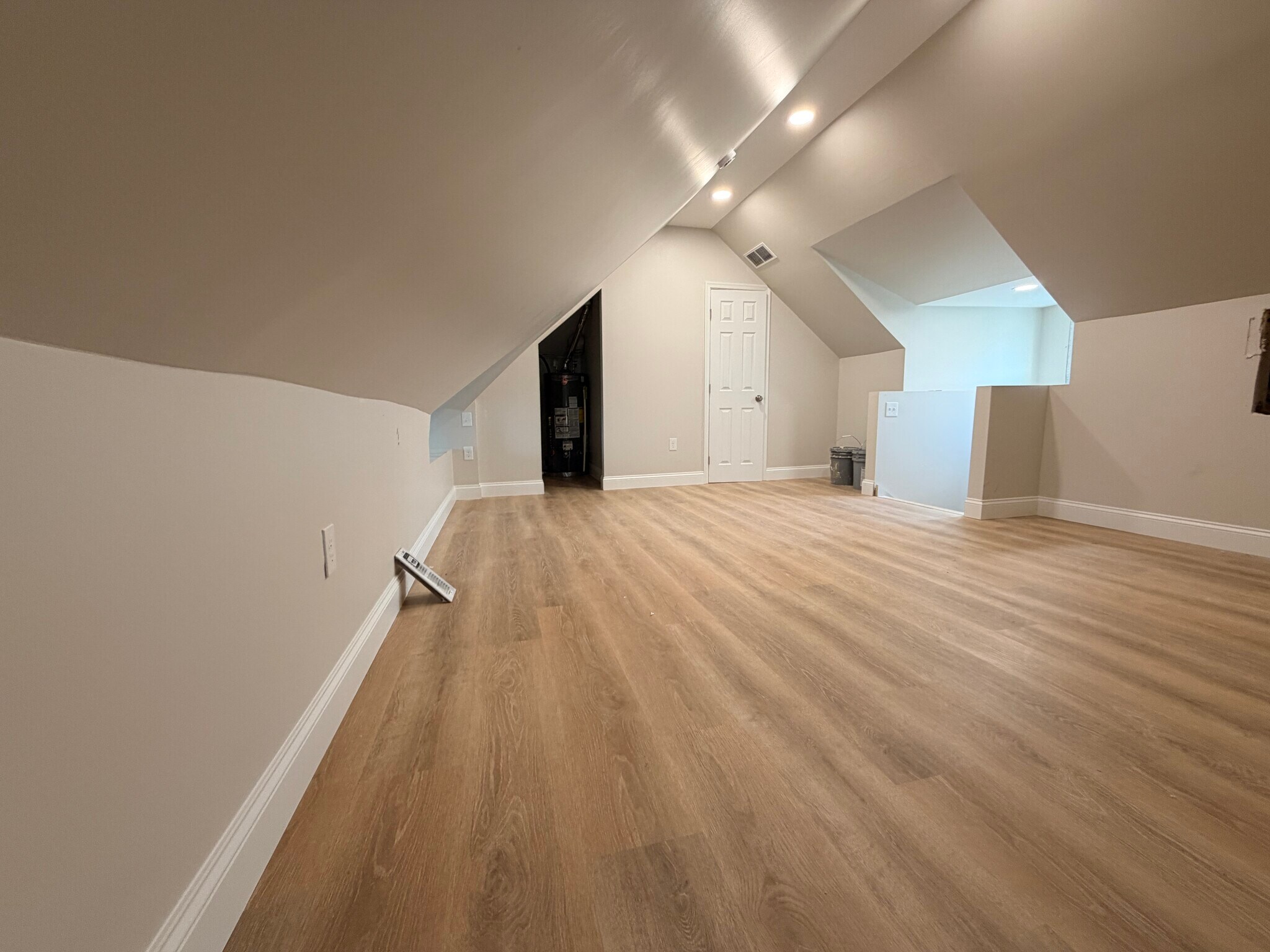 Building Photo - 3 E Overlea Ave