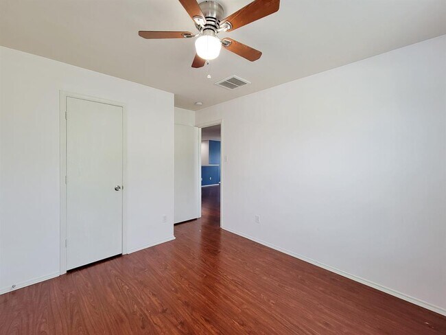 Building Photo - 2131 Cold River Dr