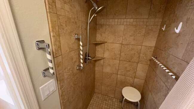 Building Photo - Sunland Springs Village