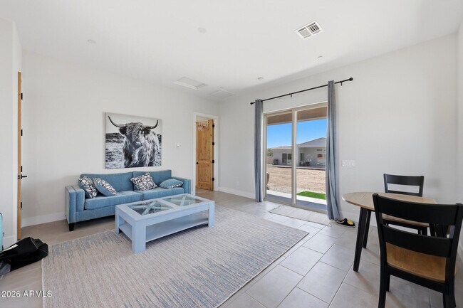 Building Photo - 6896 E Lomas Verdes Dr