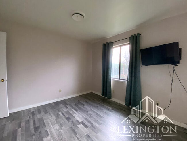 Building Photo - Beautiful, 3BD/2BA, Home available in Sacramento off Madison Ave. and Auburn Blvd.