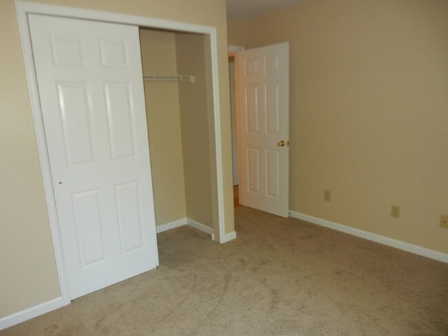 Building Photo - Charming 2 bed/ 2 bath condominium located in Gunbarrel's Hunter Creek. Next to beautiful park!