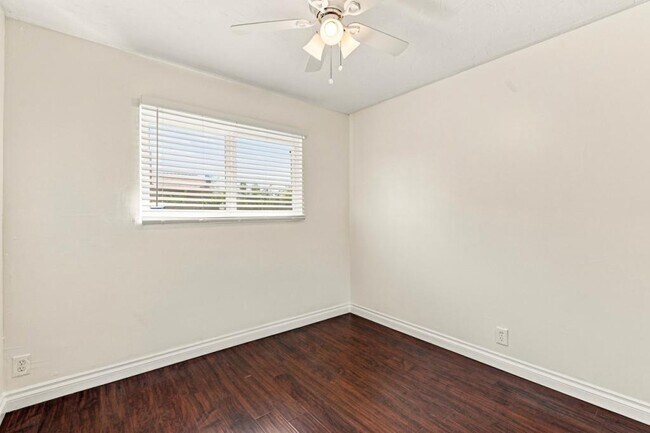Building Photo - 1101 Calle Vista Ave