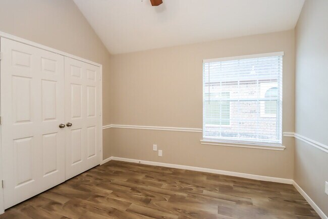 Building Photo - 1414 Summer Rain Dr