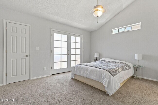 Building Photo - 6264 Escondido Dr