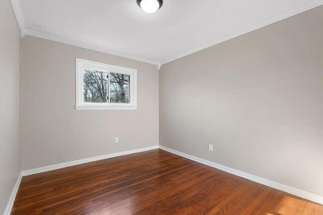 Building Photo - 627 Miles Rd