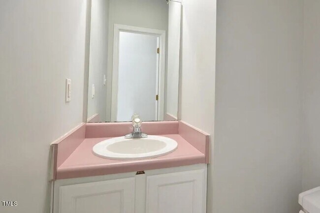Building Photo - Spacious and Updated!  4 Bedrooms, LVP Flo...