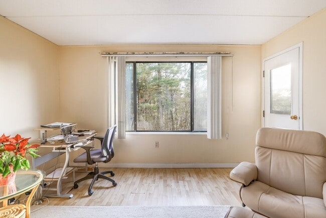 Building Photo - 1550 Worcester Rd