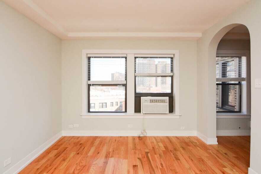 Building Photo - 562 W Arlington
