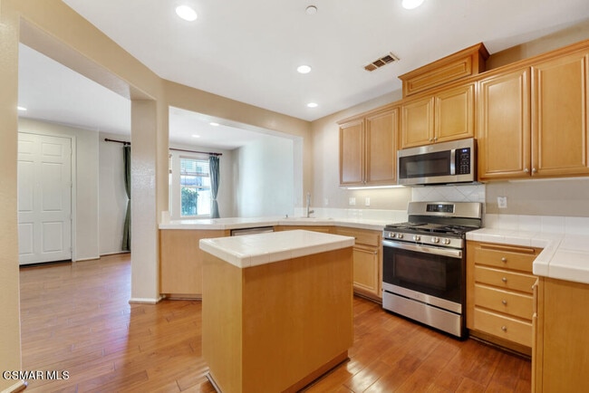 Building Photo - 122 Via Katrina