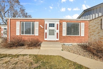 Building Photo - $1,940.95 - 3 Bed, 2 Bath Townhome In Co Springs with In Unit Laundry and Central AC!