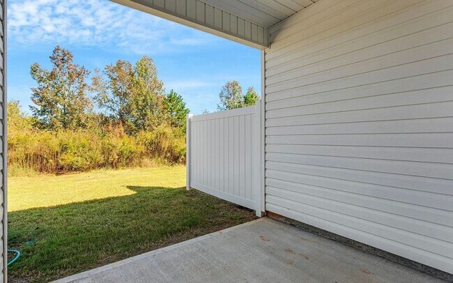 Building Photo - Stunning 3/2.5 Townhome Available Now!