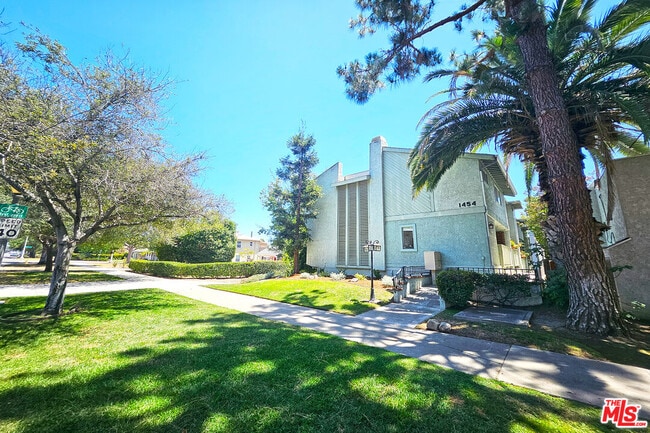 Building Photo - 1454 E Orange Grove Blvd