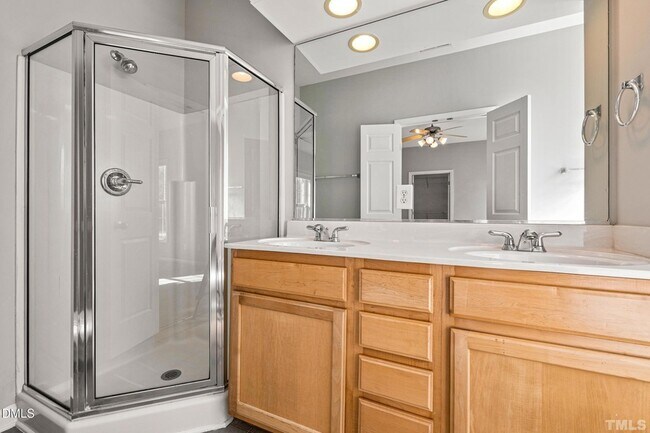 Building Photo - 7954 Willowglen Dr