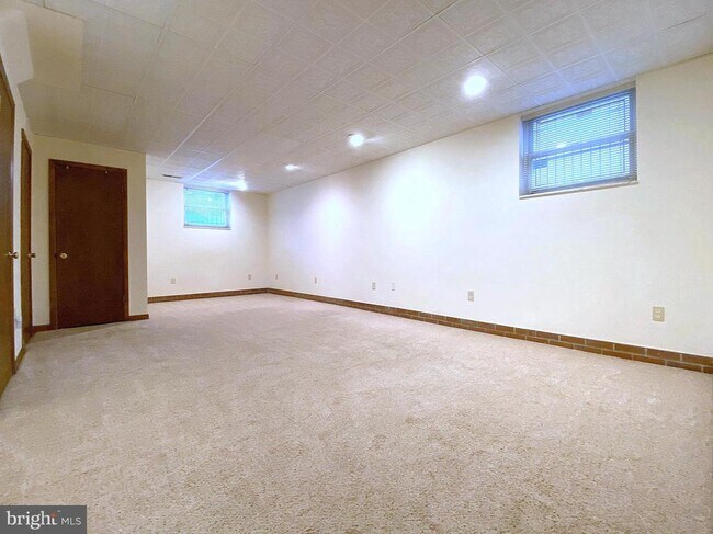 Building Photo - 1110 S Kenwood Ave