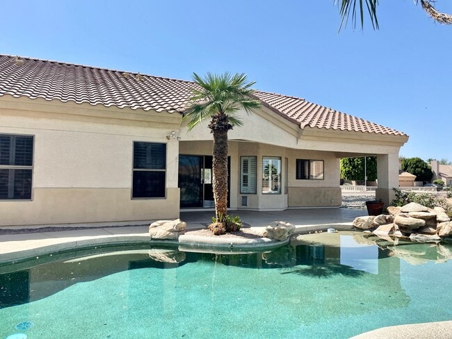 Building Photo - 3-6 Month Rental, Amazing Water Front Property With Private Pool!