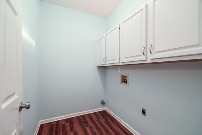 Building Photo - Your Modern West Ashley Retreat!