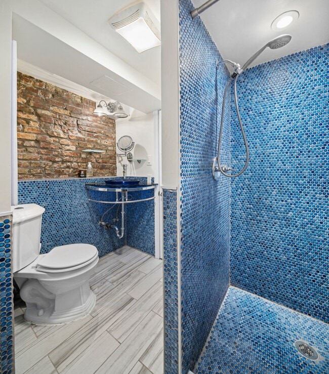 Building Photo - 302 4th St