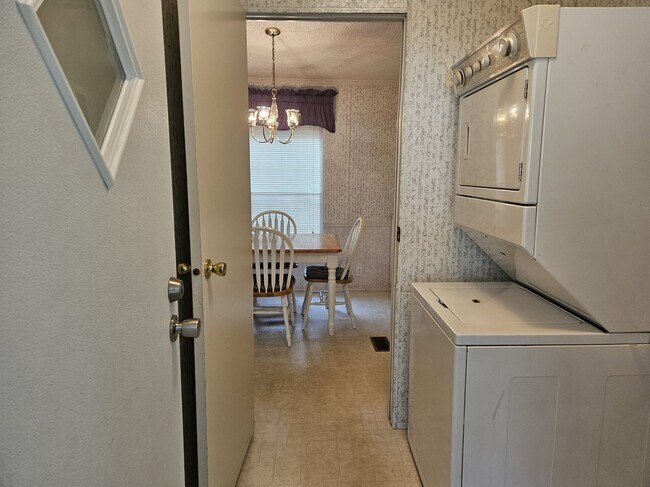 Building Photo - 9308 Seabright Ave