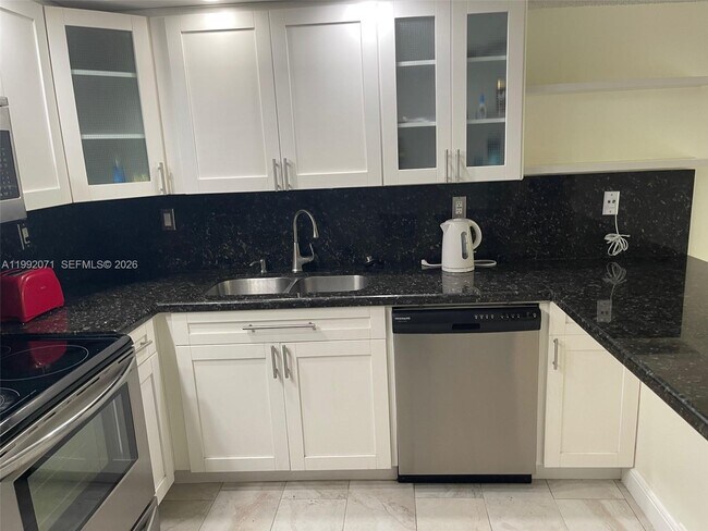 Building Photo - 8810 SW 132nd Pl