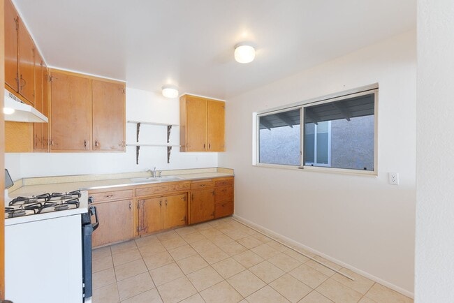 Building Photo - 137 Simi Ave