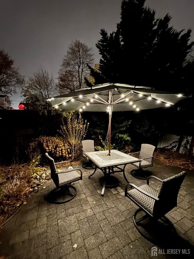 Building Photo - 123 W Kelly St