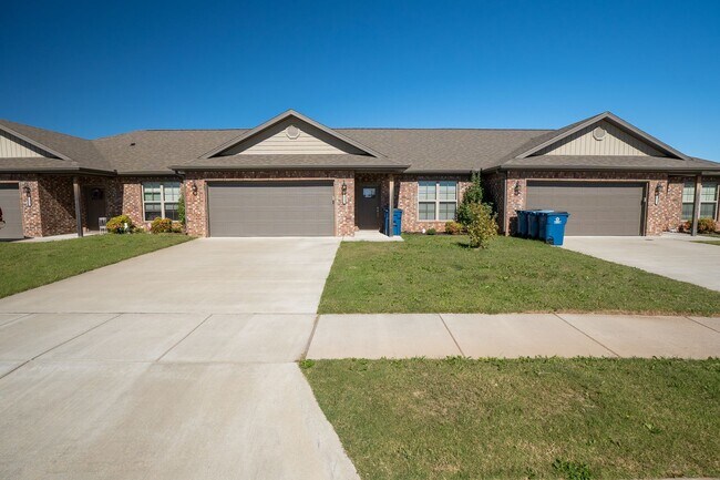 Primary Photo - 3-bedroom, 2-bathroom home located in the beautiful Pea Ridge, AR