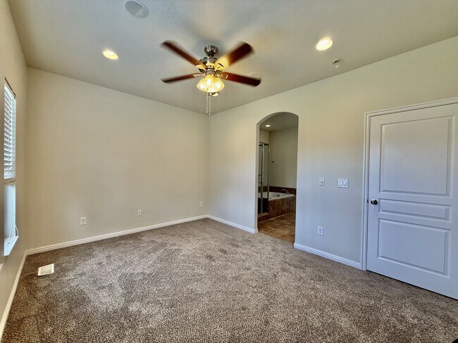 Building Photo - 10753 Topview Rd