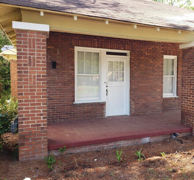 View of main entrance SIDE B - 2763 Vineville Ave