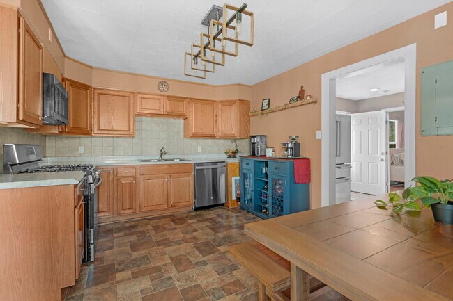 Building Photo - 2910 Mattox Dr