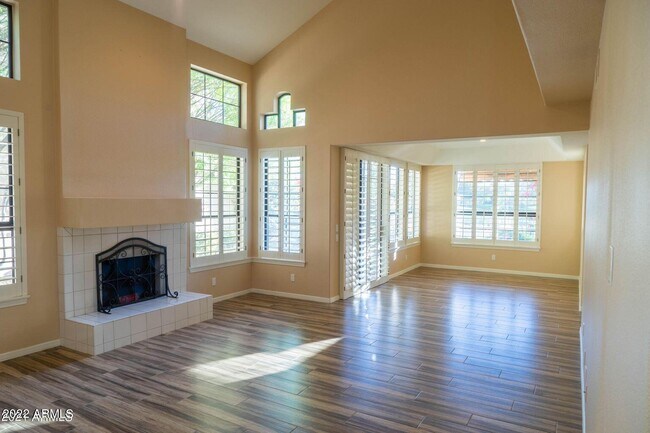 Building Photo - 7525 E Gainey Ranch Rd