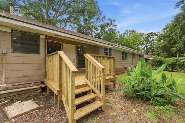 Building Photo - Spacious 4BR Home in Clinton School District with Multiple Living Areas