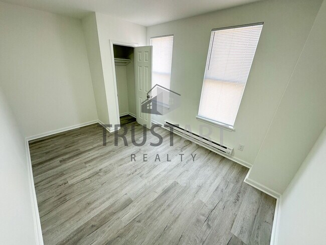 Building Photo - 2153 W Grange Ave