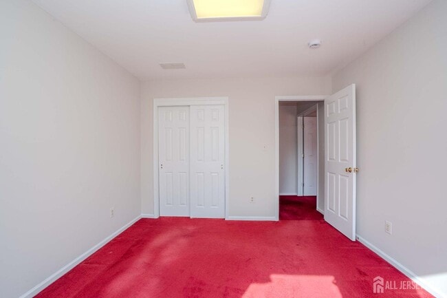 Building Photo - 27 Samantha Dr