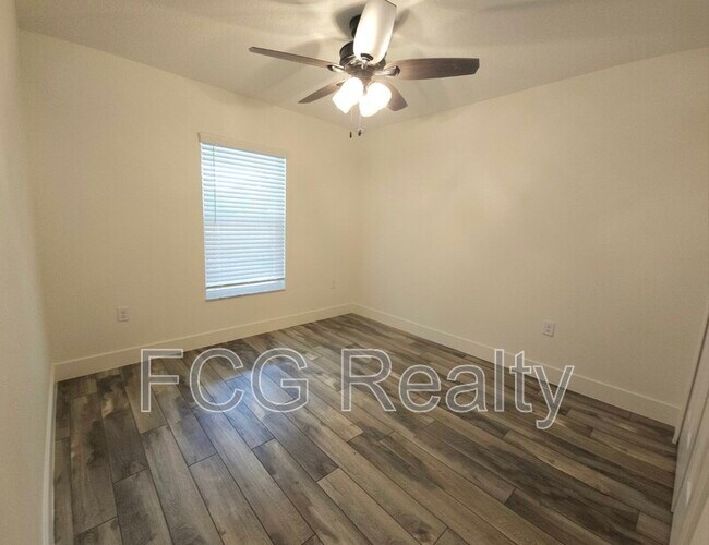 Building Photo - 7649 W Normandy Pl