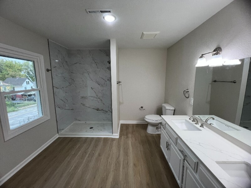 Building Photo - 3029 Woodland Ave