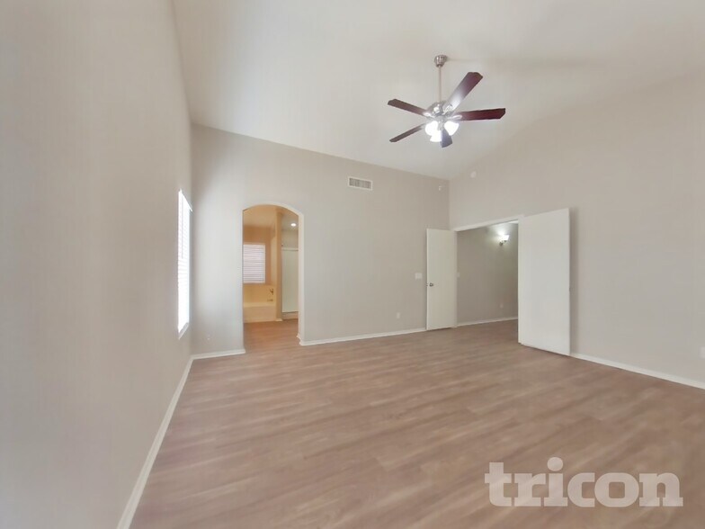 Building Photo - 9215 W Sandra Terrace