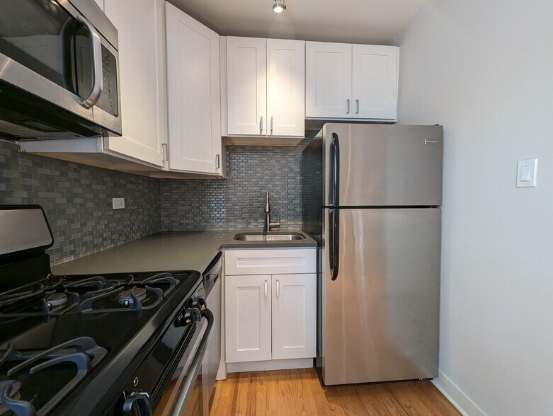 Building Photo - 2430 N Kedzie Blvd